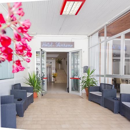 Hotel Sanremo Rimini Bagian luar foto
