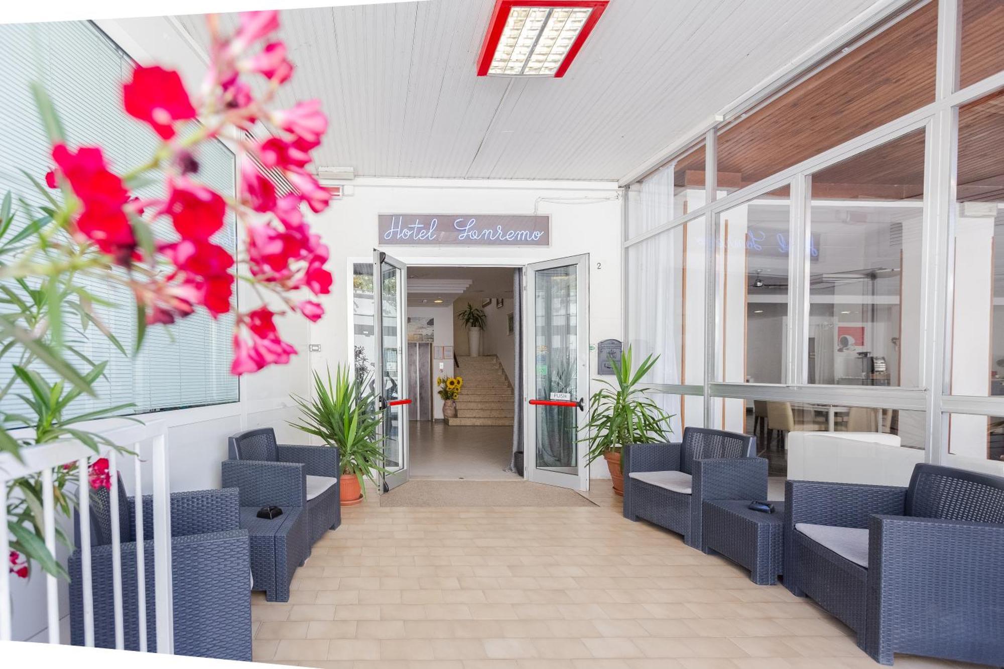 Hotel Sanremo Rimini Bagian luar foto