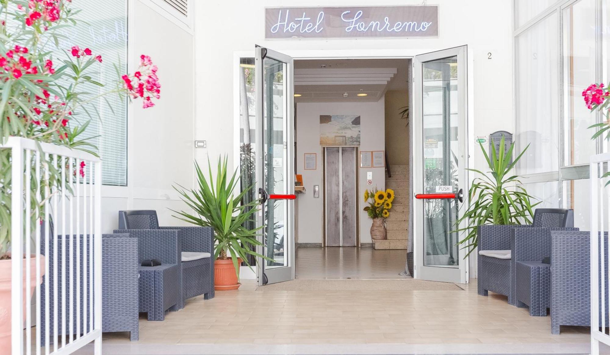 Hotel Sanremo Rimini Bagian luar foto