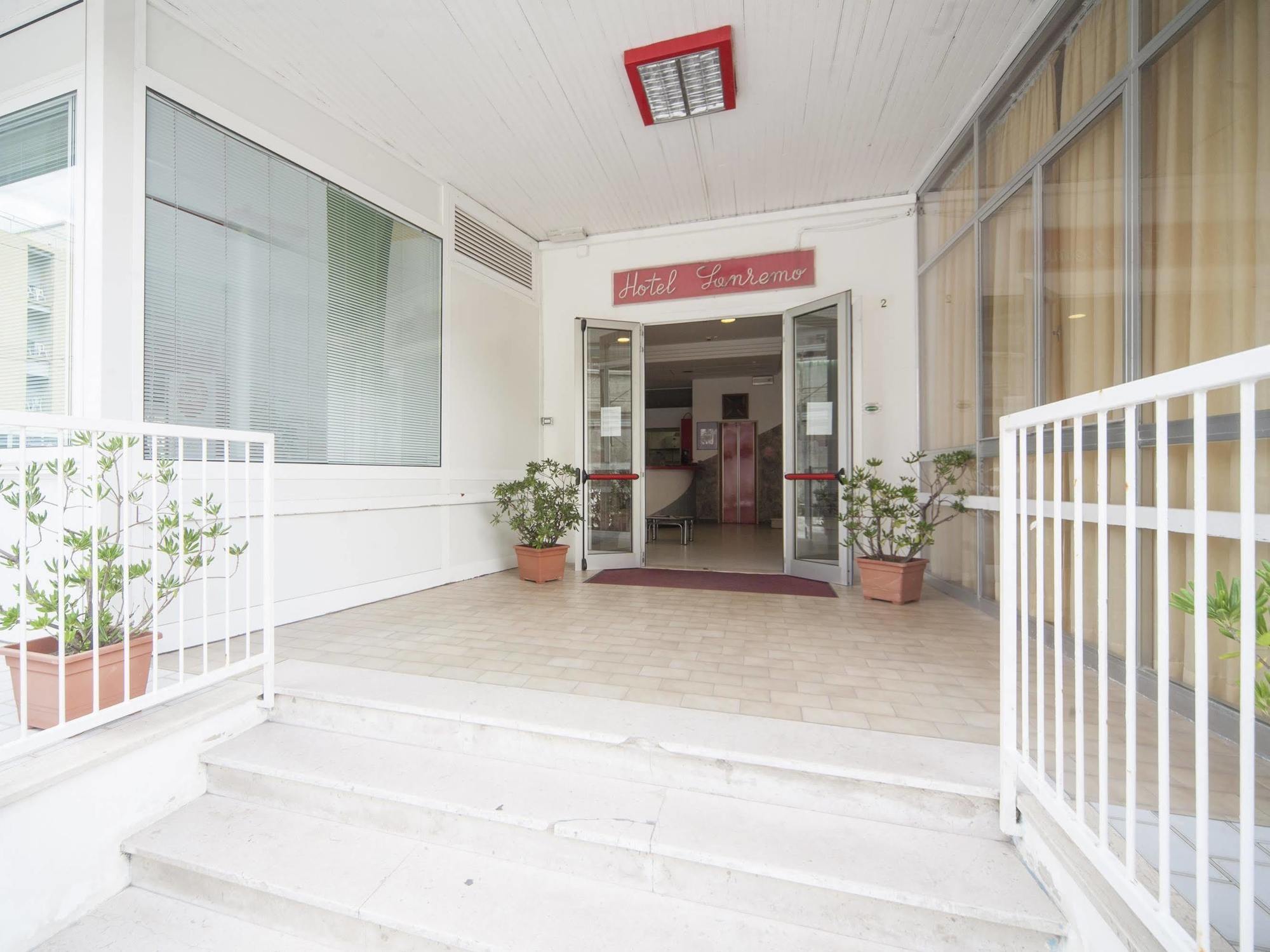 Hotel Sanremo Rimini Bagian luar foto